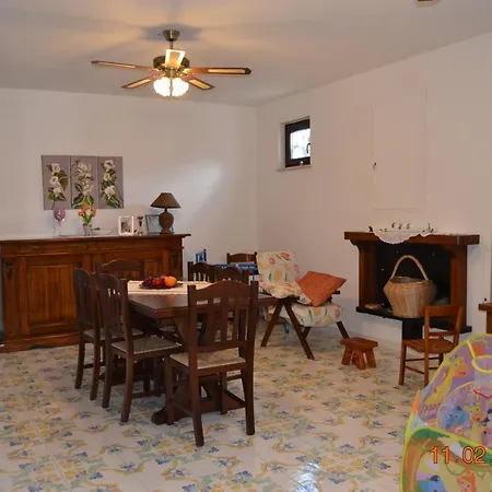 Ingrid E Claudia Bed & Breakfast Nemoli